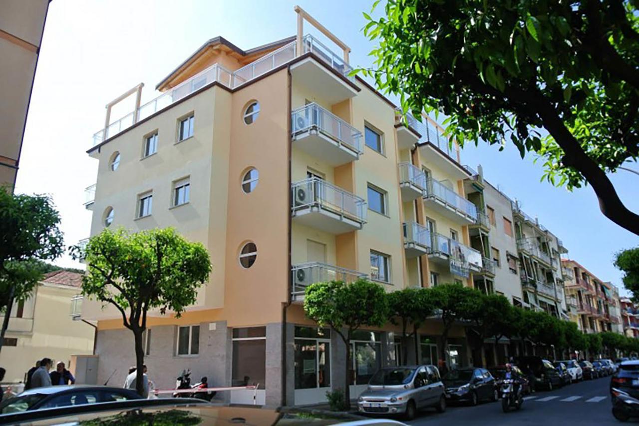 Colibri Apartments Diano Marina Buitenkant foto